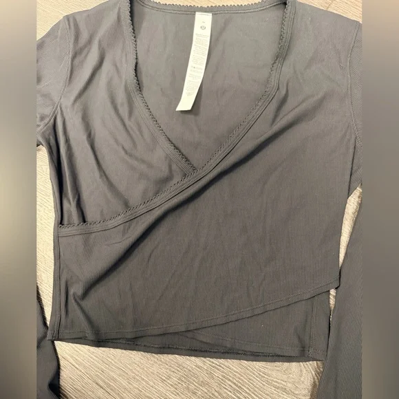 Lululemon Nulu Black Wrap Heart - Picture 5 of 6